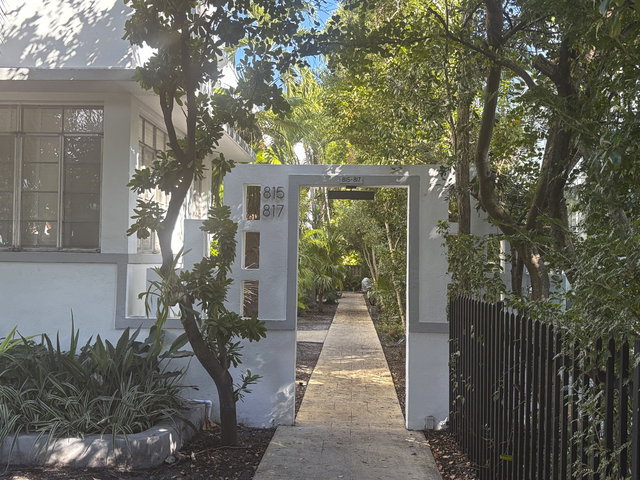 815 Lenox Condo photo 2